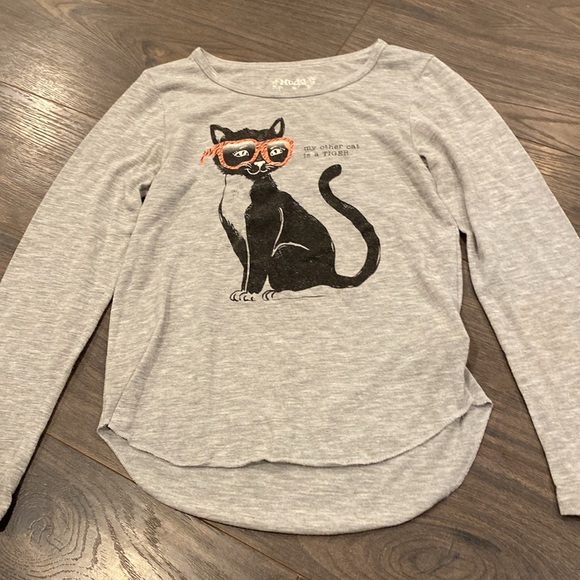 Mudd Other - Mudd gray & black cat long sleeve size 10 GC 5:20